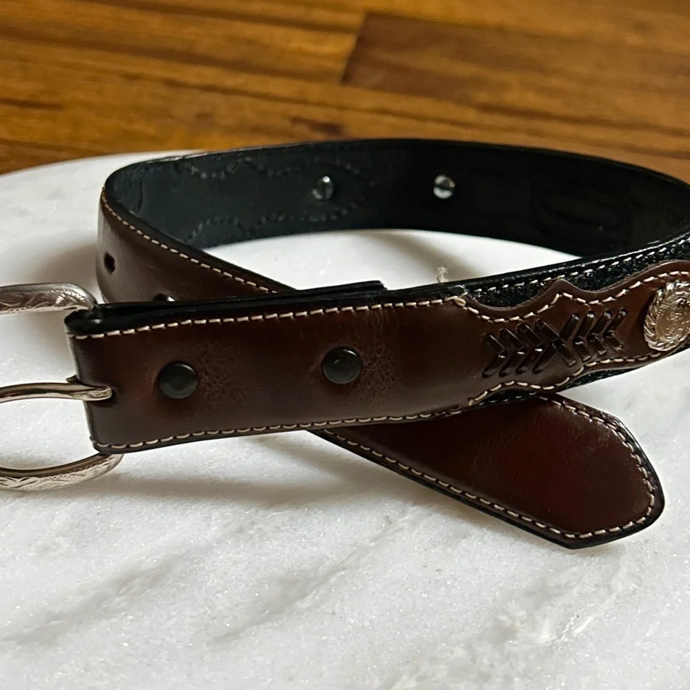 Nocona Belt Co. ~ Boys Size 18 ~ Western ~ Brown & Black Leather W/Conchos Belt
